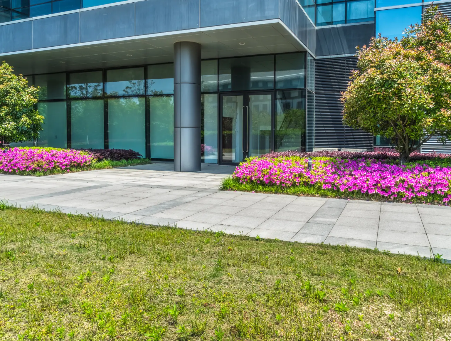 Commercial Right image